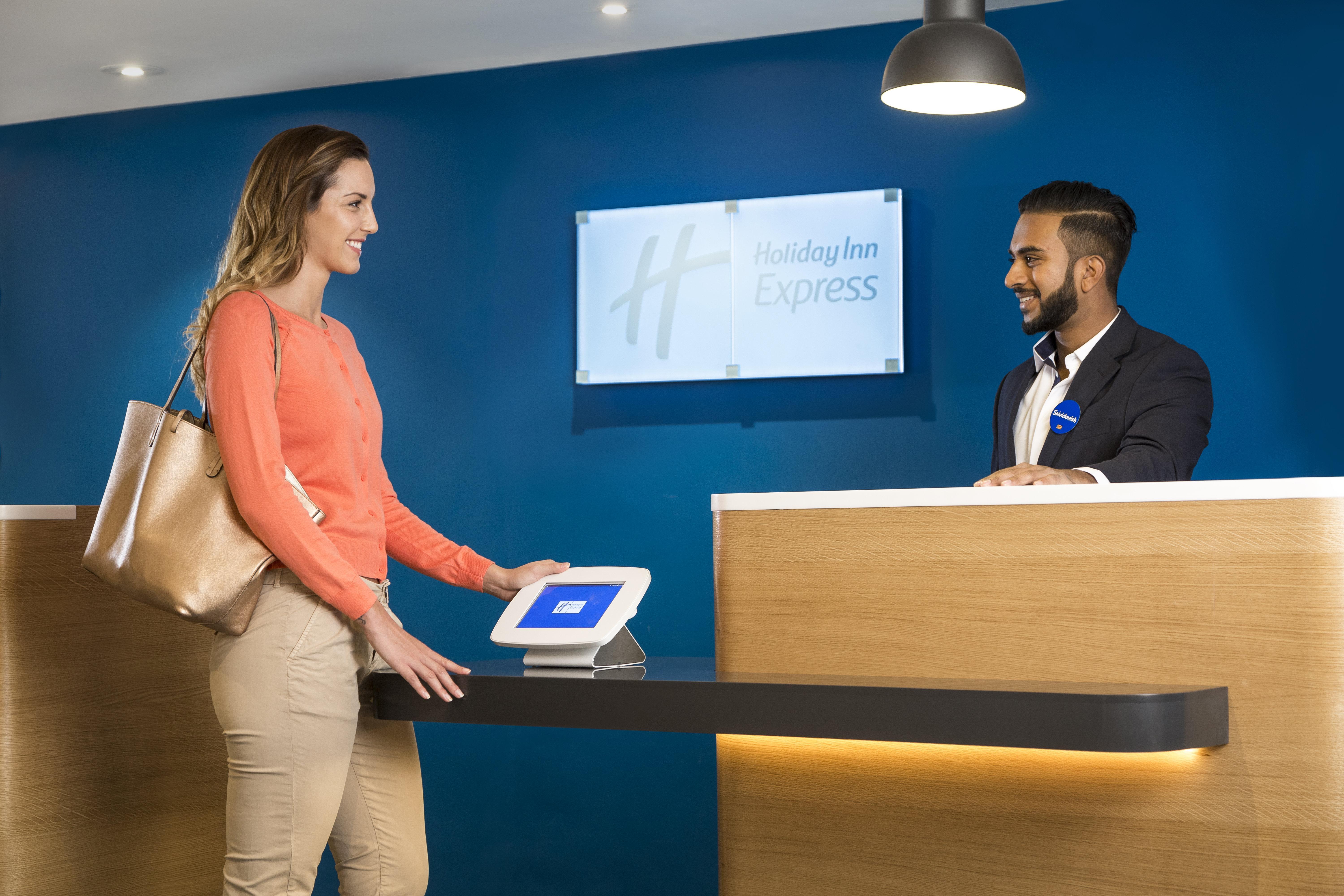 Holiday Inn Express Park Royal By Ihg London Eksteriør billede