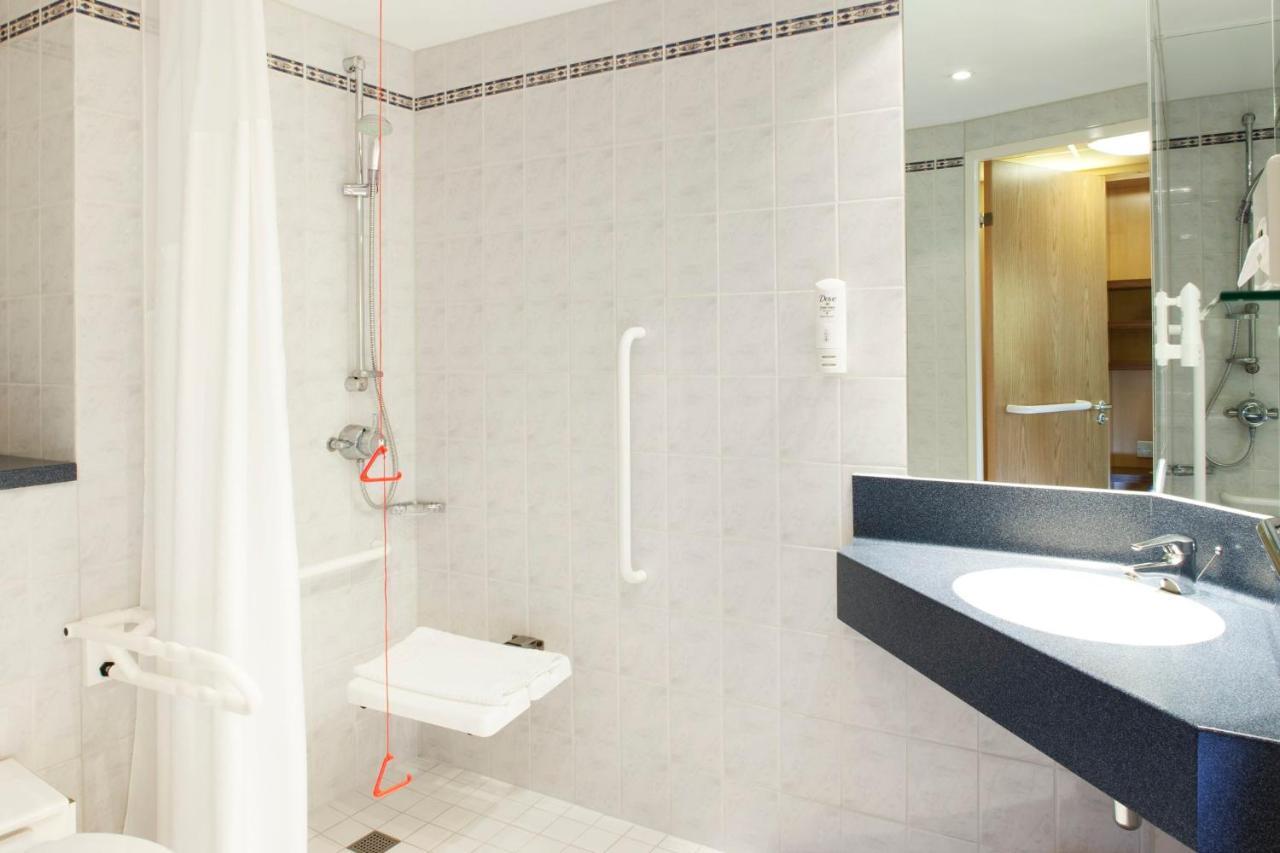 Holiday Inn Express Park Royal By Ihg London Eksteriør billede