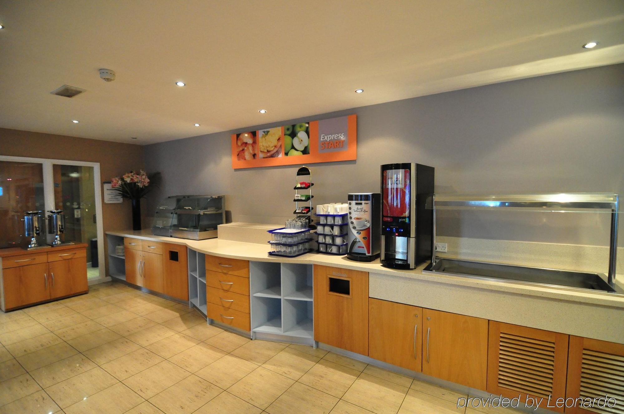 Holiday Inn Express Park Royal By Ihg London Restaurant billede