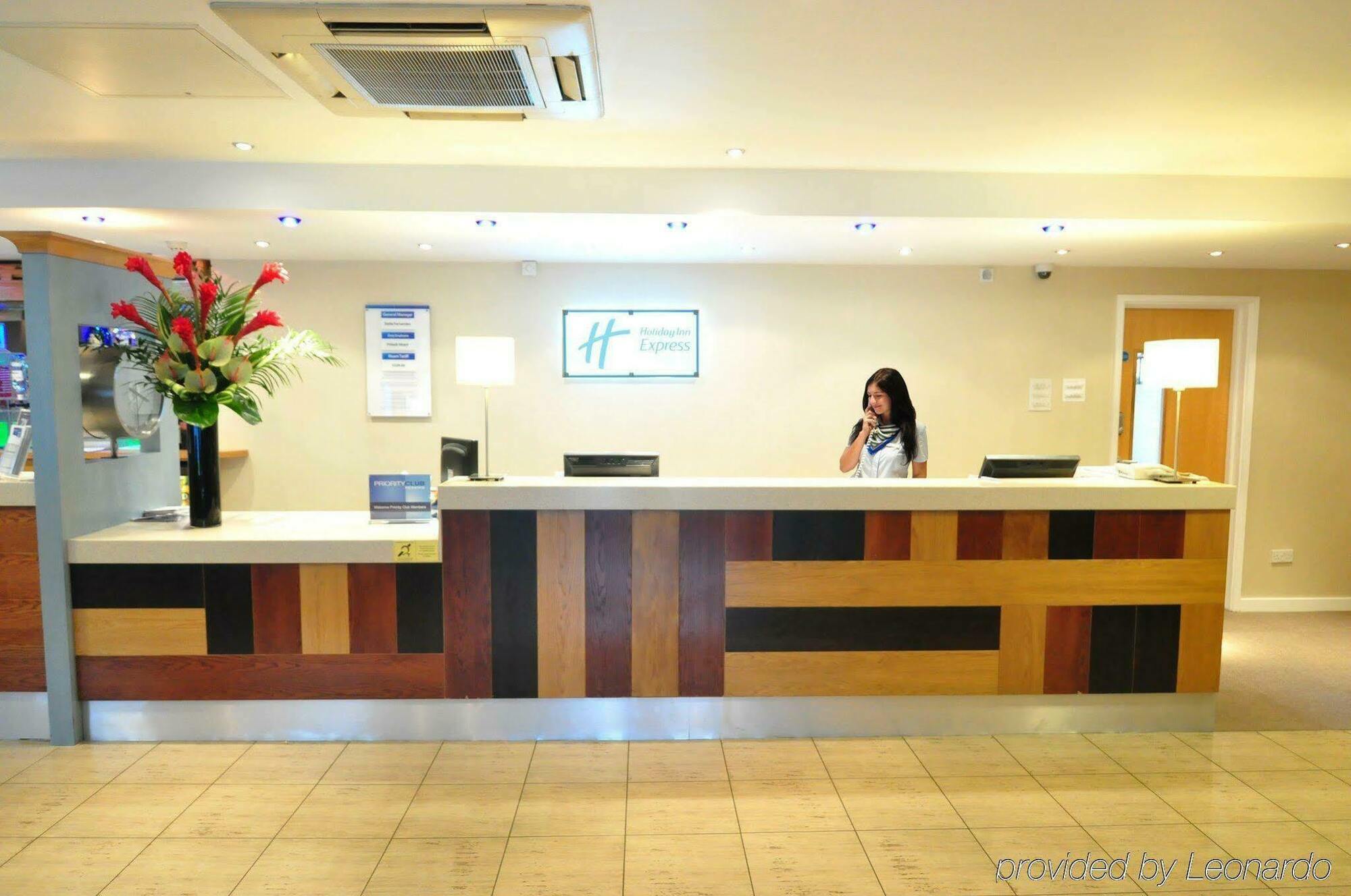 Holiday Inn Express Park Royal By Ihg London Interiør billede